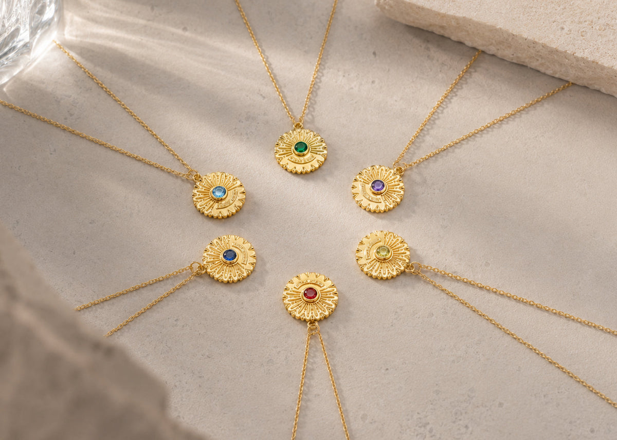 How to Layer Necklaces: A Complete Guide to Creating Stylish Necklace Combinations
