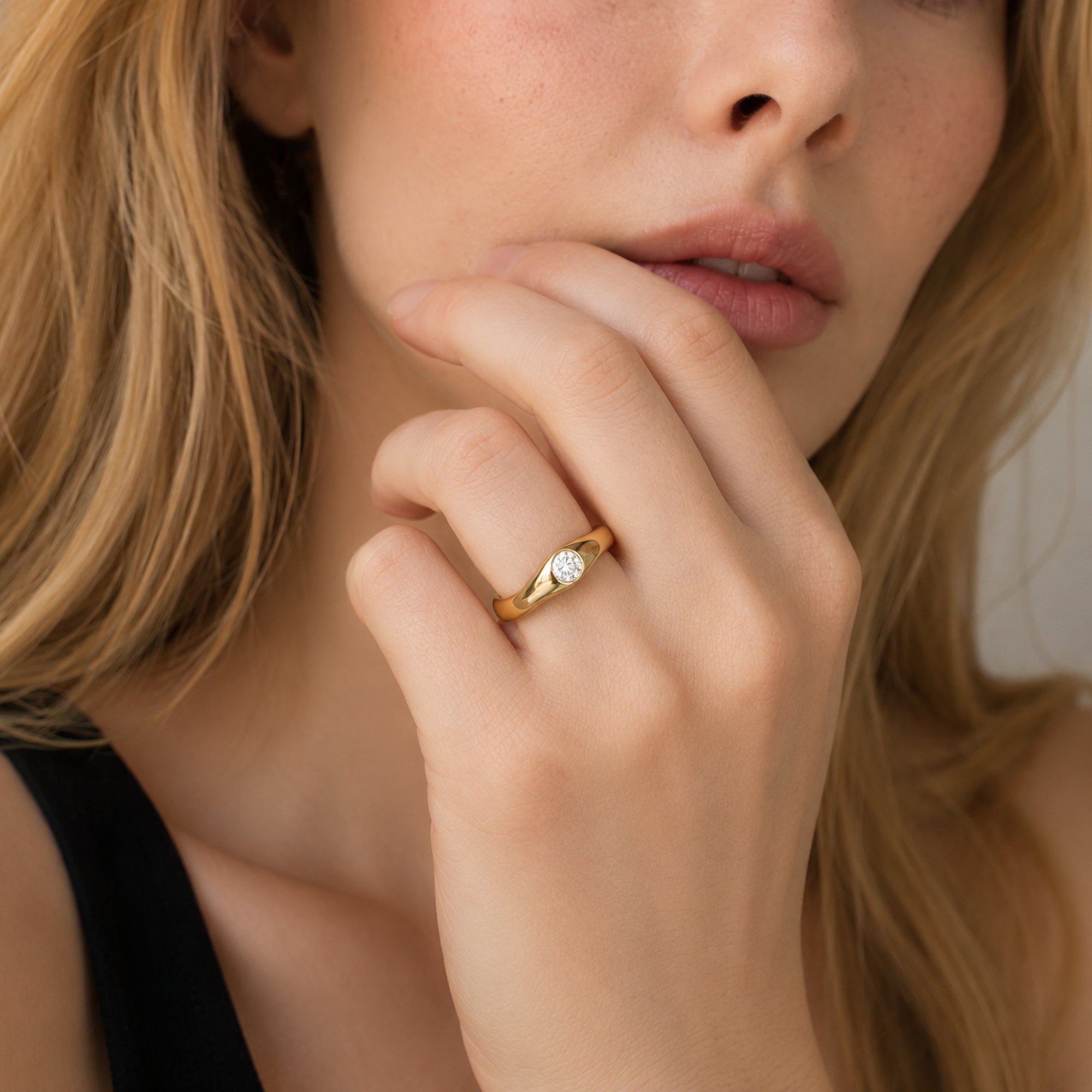 Flowline Bezel Moissanite Wave Stackable Band Ring