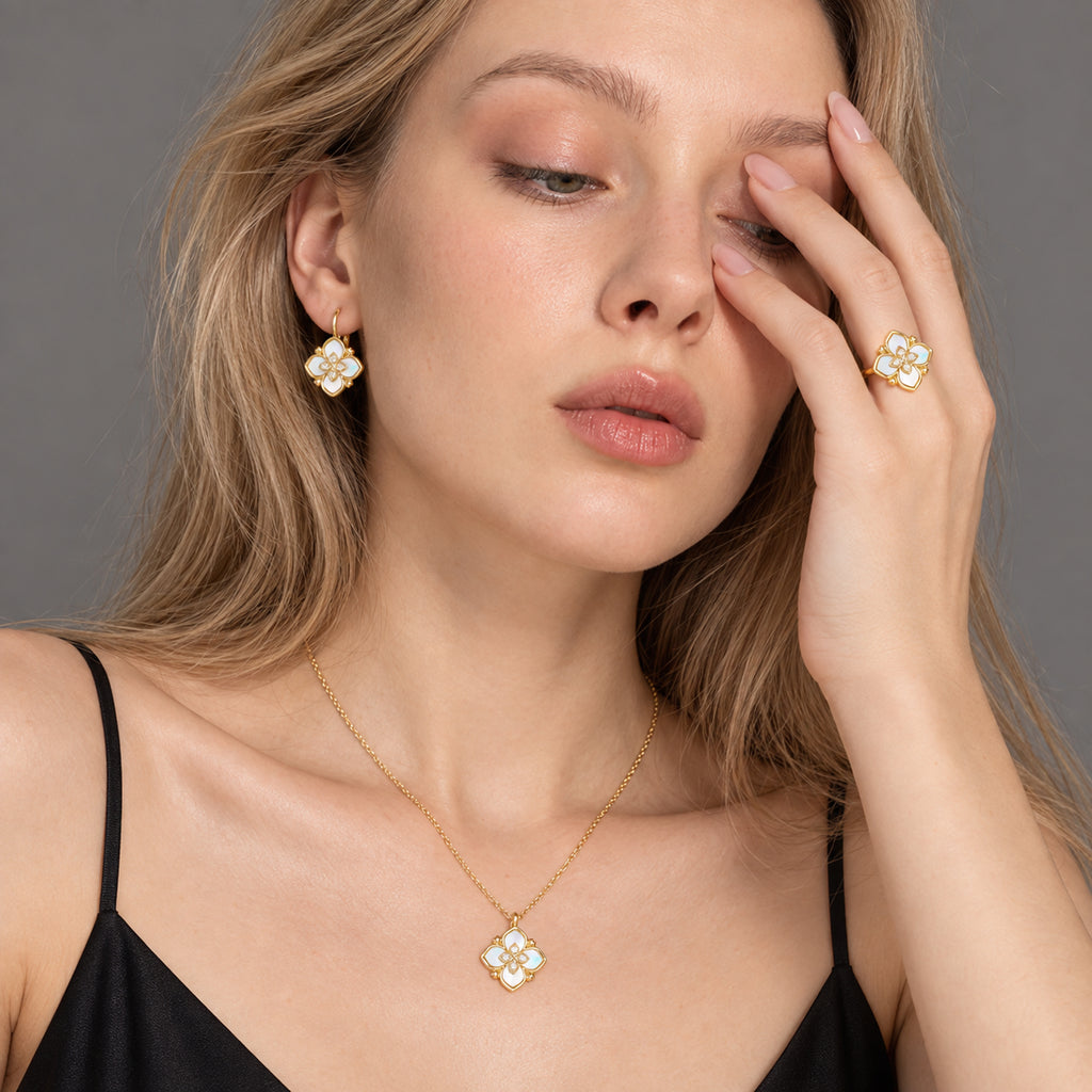 Shellstar Mother-of-Pearl Clover Star Pendant Necklace