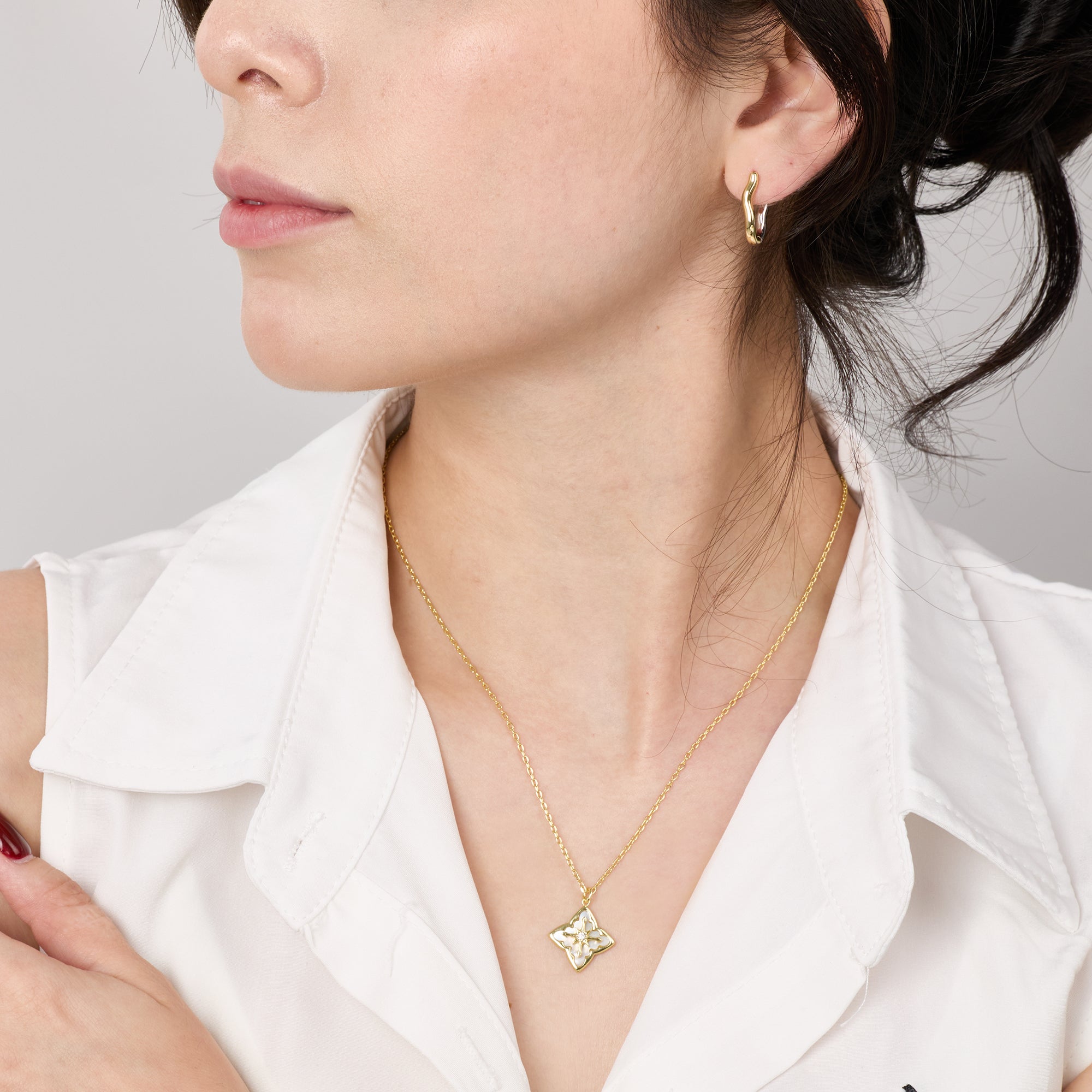 Shellstar Mother-of-Pearl Star Pendant Necklace