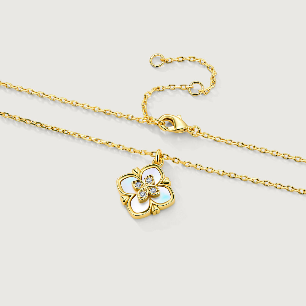 Shellstar Mother-of-Pearl Clover Star Pendant Necklace