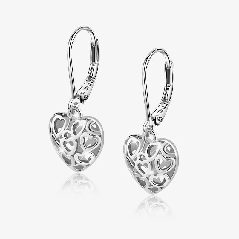 Silberfarbene Heart Skeleton Dangle-Ohrringe mit herzförmigem Muster und Hakenverschluss.
