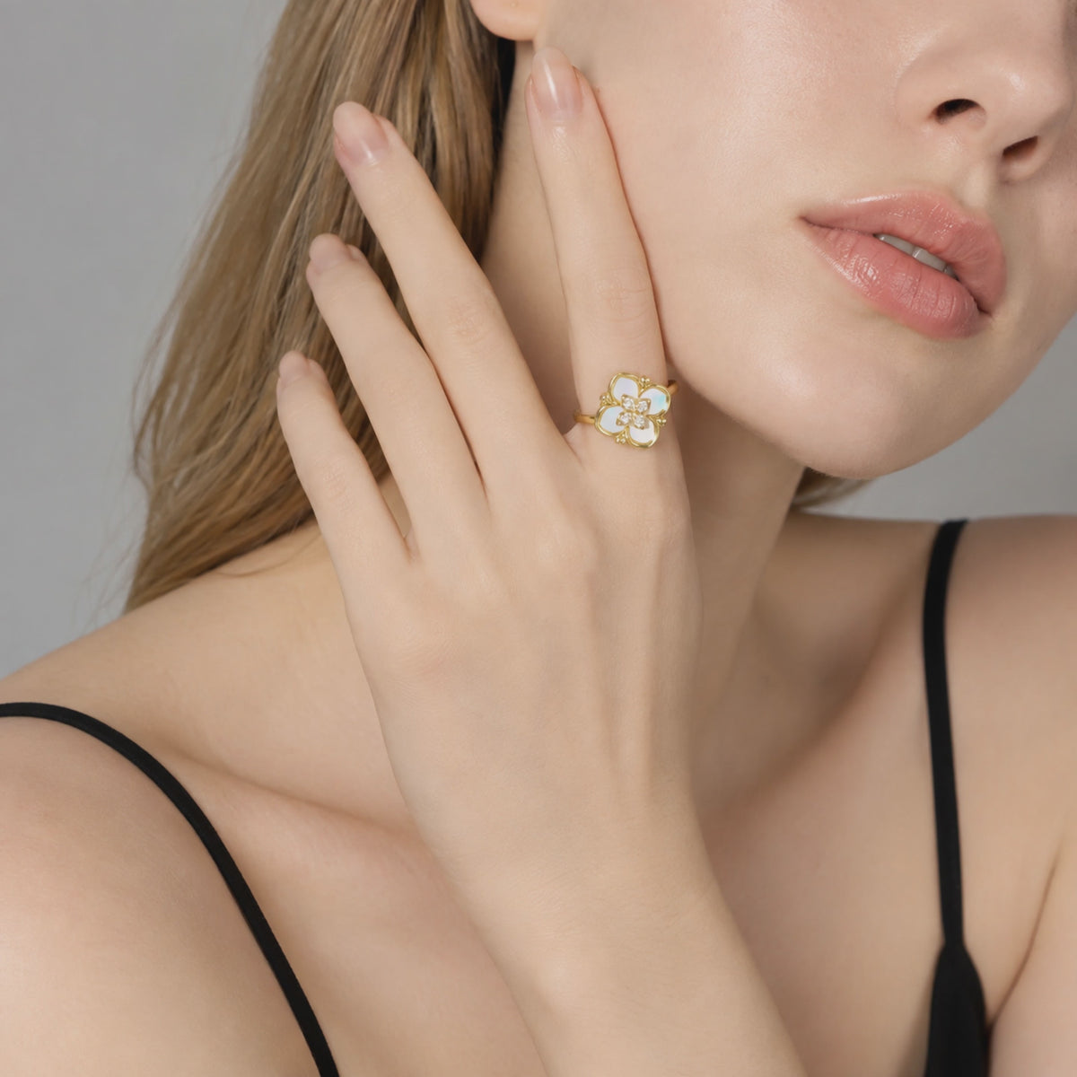 Shellstar Mother-of-Pearl Clover Star Ring